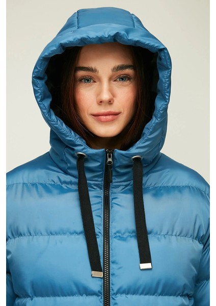 İçi Astarlı Su ve Rüzgar Geçirmez Cepli Kapüşonlu Kadın Mont indirimleri