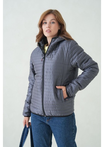 İçi Astarlı Su ve Rüzgar Geçirmez Cepli Kapüşonlu Kadın Mont fiyatları