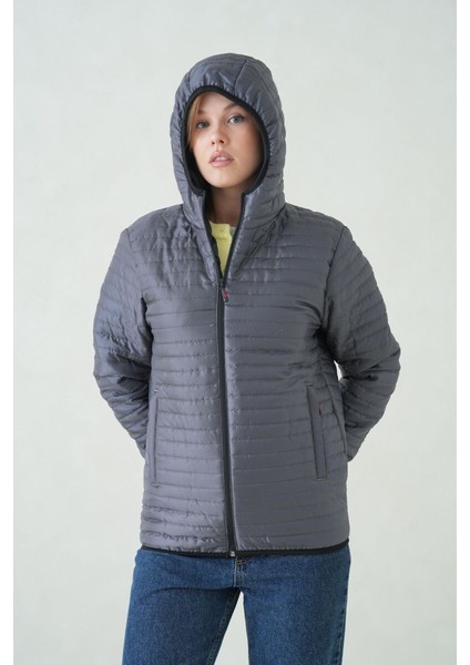 İçi Astarlı Su ve Rüzgar Geçirmez Cepli Kapüşonlu Kadın Mont modelleri