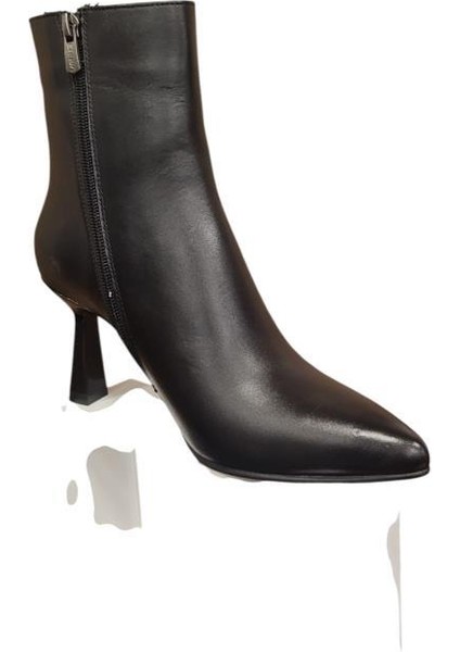 2554002K Ince Topuk Sivri Deri Klasik Kadın Bot modelleri