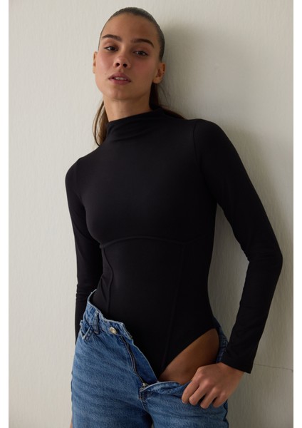 Siyah Yarım Balıkçı Yaka Uzun Kollu Bodysuit