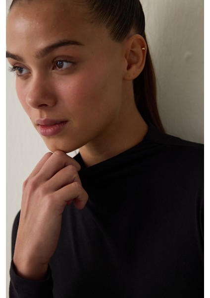 Siyah Yarım Balıkçı Yaka Uzun Kollu Bodysuit fırsatları