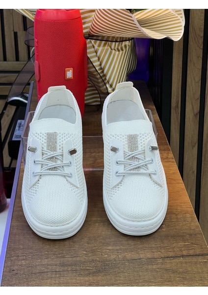 Kadın Bağcıklı Günlük Babet-Beyaz fiyatları