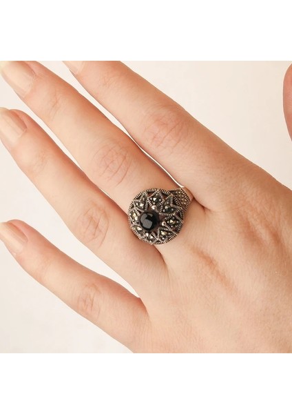 Yıldız Desenli Oltu Taşı Kaşlı Kadın Yüzük