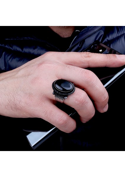 Oval Onix Taşlı Model 925 Ayar Gümüş Erkek Yüzük