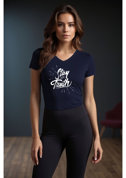 Stay On The Truth Baskılı Lacivert V Yaka Tişört