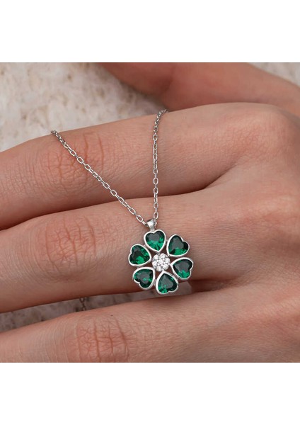 Gümüş Yeşil Kalpli Çiçek Kadın Kolye