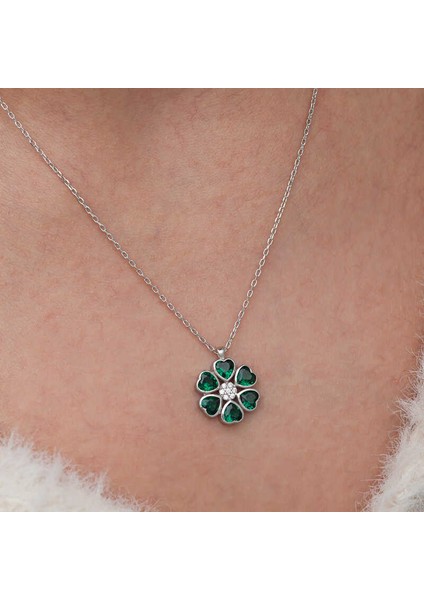 Gümüş Yeşil Kalpli Çiçek Kadın Kolye modelleri