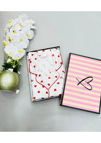 Yılbaşına Özel Kalpli Kadın Pijama Takımı