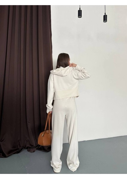 Kadın Kapüşonlu Fermuarlı Rahat Fit Günlük ve Şık Tarz Eşofman Takımı fiyatları