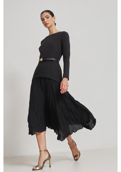 Siyah Kemer Detaylı Uzun Kollu Midi Elbise