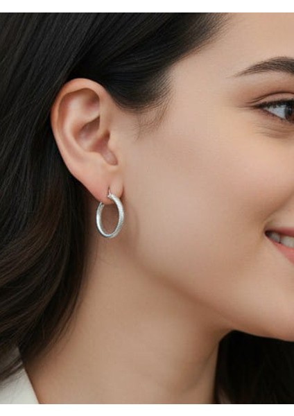 Kadın 925 Ayar Gümüş Mat Dokulu Küpe