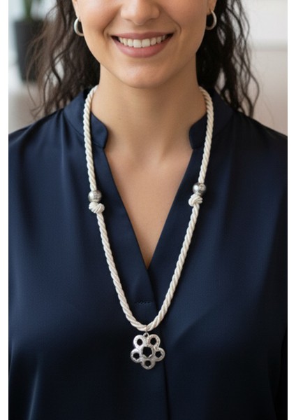 Pınkmark Kadın Gümüş Çiçek Detaylı Ekru 65CM Uzunluk Kolye PMKLY25510 fırsatları