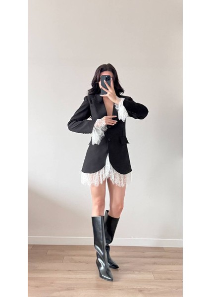 V Yaka Tek Düğmeli Dantel Manşet Detaylı Siyah Blazer Ceket