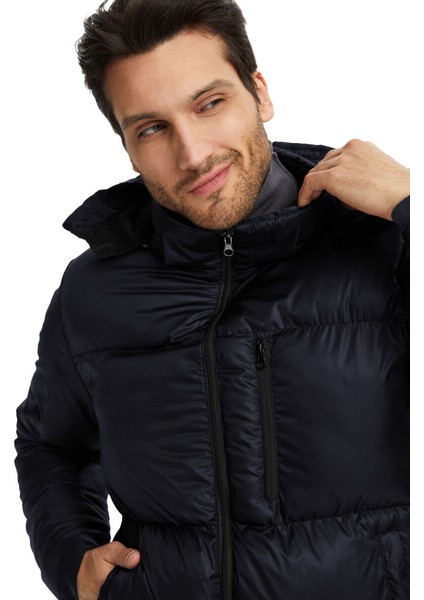 İçi Astarlı Su ve Rüzgar Geçirmez Cepli Kapüşonlu Erkek Mont fiyatları