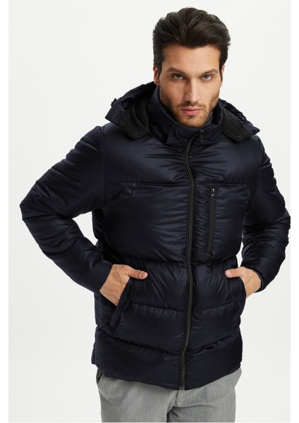 İçi Astarlı Su ve Rüzgar Geçirmez Cepli Kapüşonlu Erkek Mont modelleri