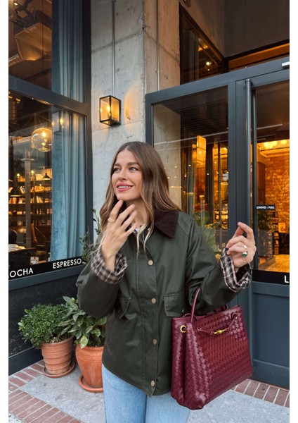 Haki Yeşil Ekose Astarlı Kadife Yakalı Oversize Yağlı Ceket fırsatları