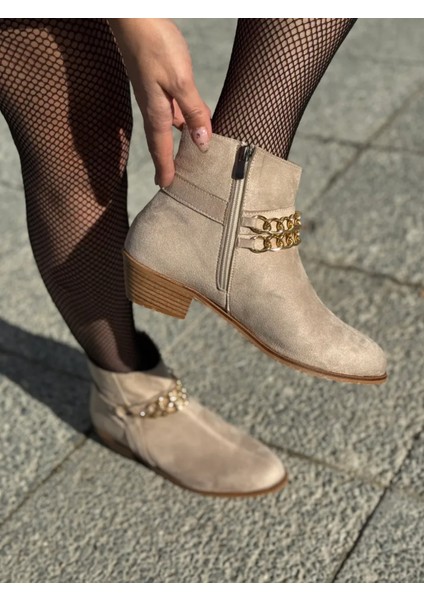 Chai Büyük Numara Zincir Detaylı Kısa Topuklu Kadın Bot Şık ve Konforlu fırsatları