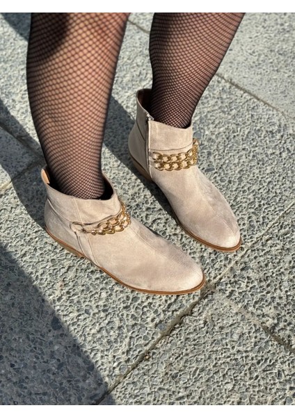 Chai Büyük Numara Zincir Detaylı Kısa Topuklu Kadın Bot Şık ve Konforlu