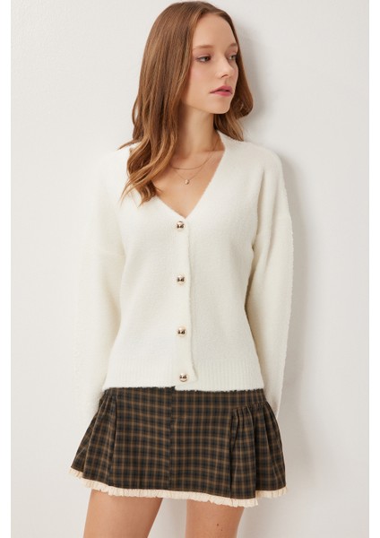 Yumuşak Dokulu Düğmeli Triko Hırka LCI0048 Kemik