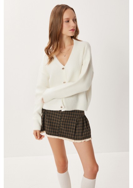 Yumuşak Dokulu Düğmeli Triko Hırka LCI0048 Kemik fiyatları