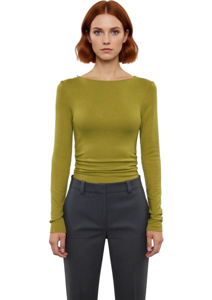 Kadın Crop Kayık Yaka Düşük Kol Slim Kalıp Örme Fitted Vücuda Oturan Büzgü Drape Detaylı Esnek Bluz fiyatları