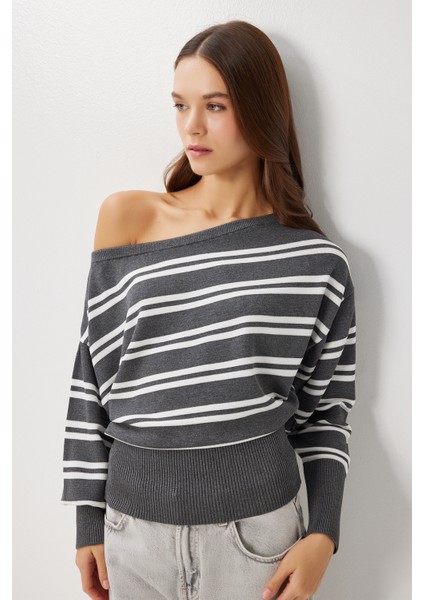 Açık Omuzlu Çizgili Triko Kazak LZA0016 Antrasit Ekru