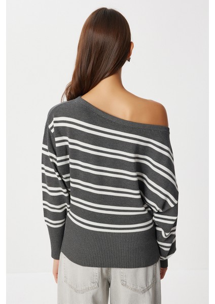 Açık Omuzlu Çizgili Triko Kazak LZA0016 Antrasit Ekru fırsatları