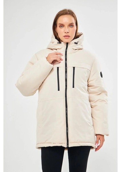 İçi Astarlı Su ve Rüzgar Geçirmez Cepli Kapüşonlu Kadın Mont