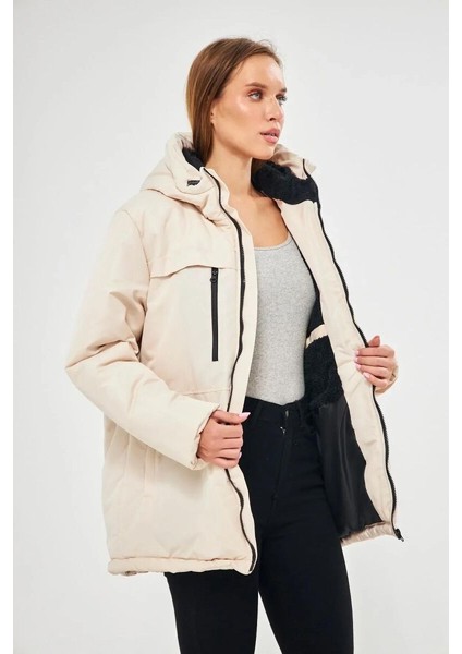 İçi Astarlı Su ve Rüzgar Geçirmez Cepli Kapüşonlu Kadın Mont modelleri