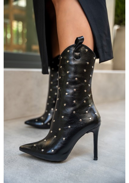 Erona Siyah Troklu Sivri Burun Kadın Bot modelleri