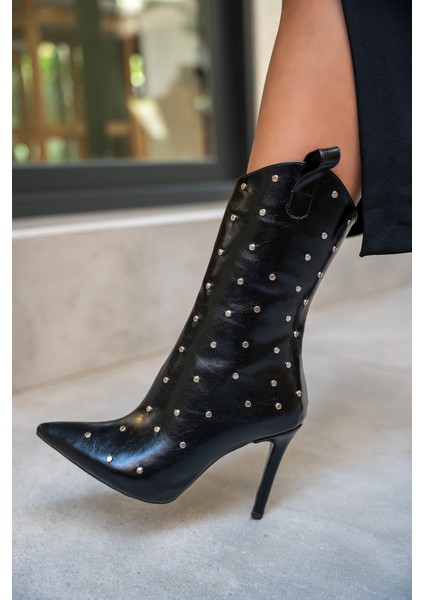 Erona Siyah Troklu Sivri Burun Kadın Bot fırsatları