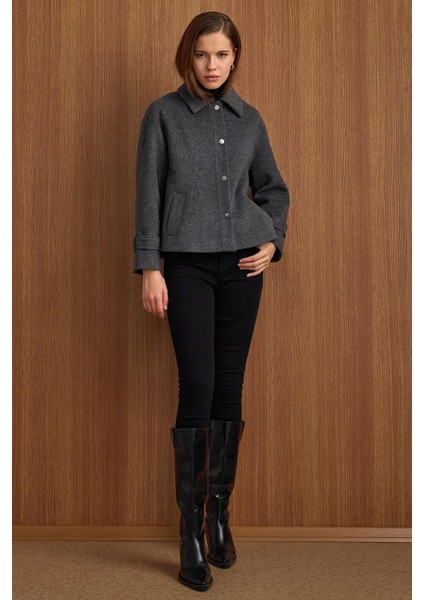 Çıt Çıt Kapamalı Pat Detaylı Kısa Kaban KOYU GRİ 3163