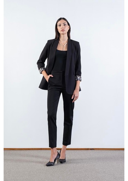 Orsilda Şal Yakada Gül Detaylı Ceket Siyah