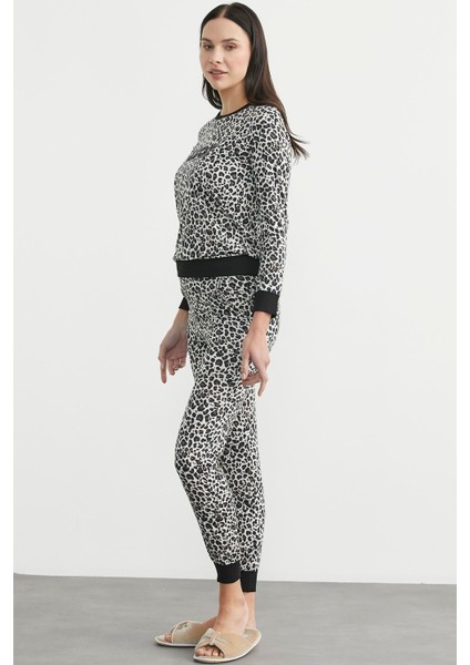 Leopar Desenli Pijama Takım - Ekru indirimleri