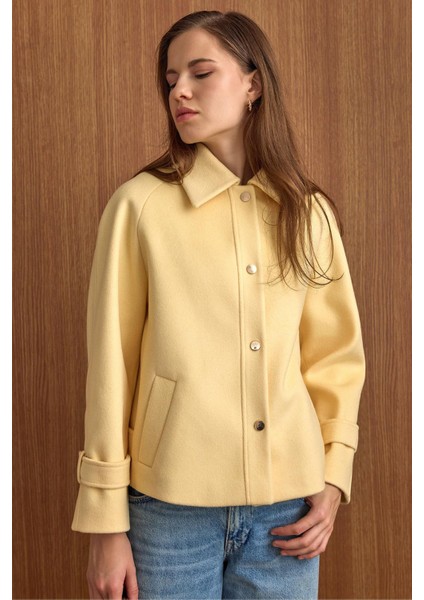 Çıt Çıt Kapamalı Pat Detaylı Kısa Kaban SARI 3163