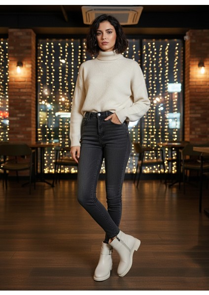 910 Logo Detaylı Günlük Fermuarlı Kadın Bot modelleri