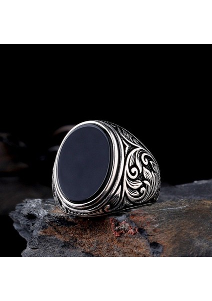 Onix Taşlı Kalem Işleme Motifli 925 Ayar Gümüş Erkek Yüzük
