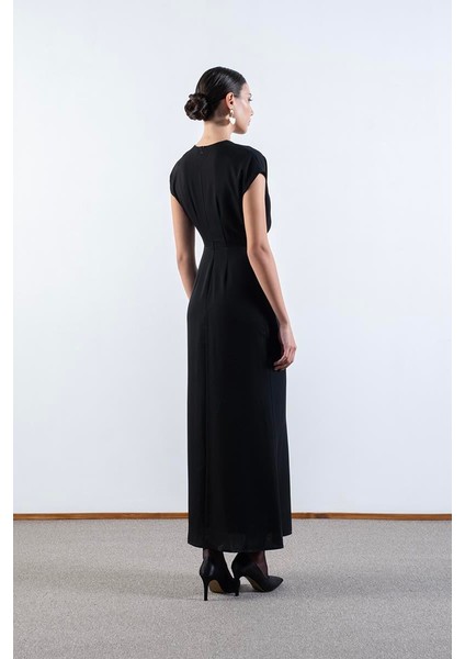 Ovaldes V Yaka Pileli Anvelop Belde Aksesuar Detaylı Elbise Siyah fiyatları