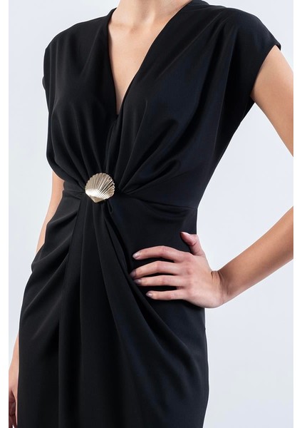 Ovaldes V Yaka Pileli Anvelop Belde Aksesuar Detaylı Elbise Siyah fırsatları