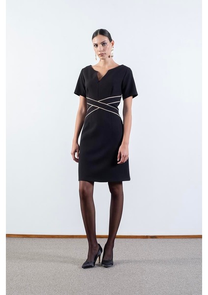 Danella Önü V Yakasız Beli Çapraz Biye Detaylı Elbise Siyah