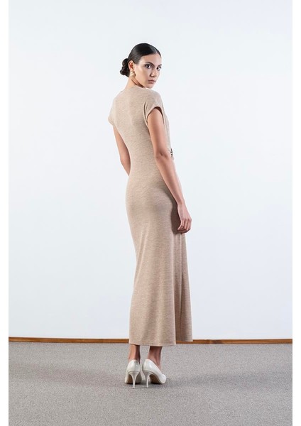 Disolina Degaje Yaka Kolsuz Belinde Toka Detaylı Elbise Bej modelleri