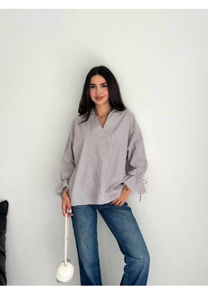 Kadın Arkası Asimetrik Yırtmaç Kesim Detaylı Cizgili Bluz Gömlek - Gri