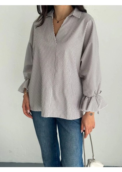 Kadın Arkası Asimetrik Yırtmaç Kesim Detaylı Cizgili Bluz Gömlek - Gri modelleri