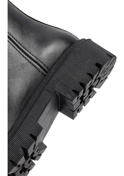 Kadın Siyah Fermuarlı Kalın Tabanlı Deri Bot 25WFD414018