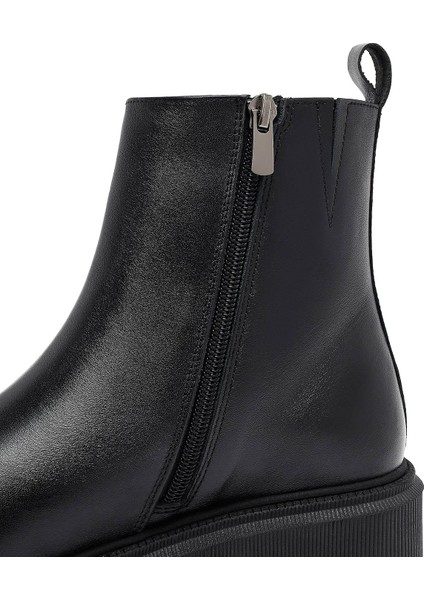 Kadın Siyah Fermuarlı Kalın Tabanlı Deri Bot 25WFD414018