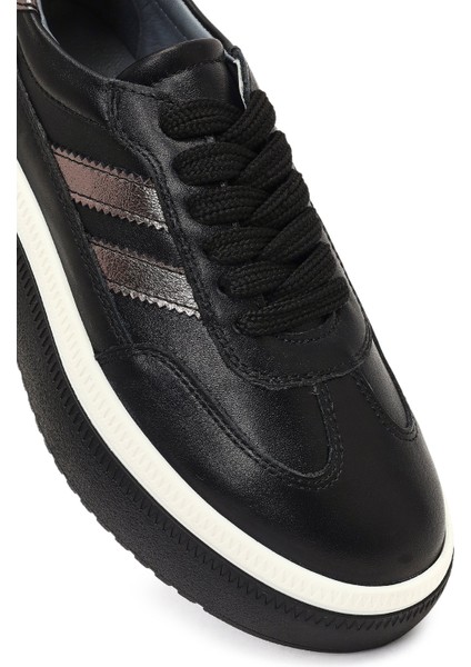 Kadın Siyah Bağcıklı Kalın Tabanlı Deri Sneaker 25AFD512614