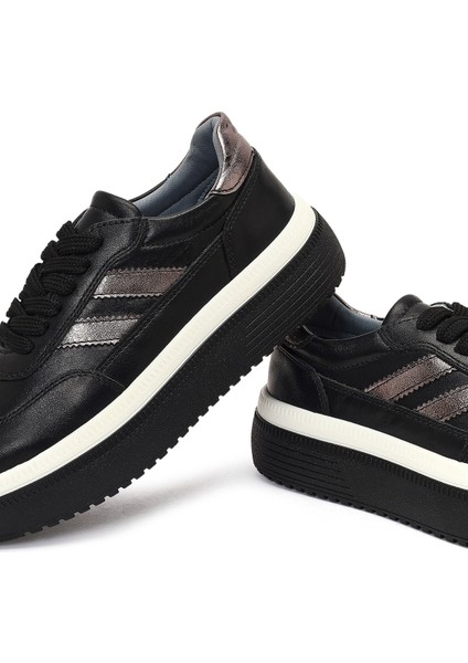 Kadın Siyah Bağcıklı Kalın Tabanlı Deri Sneaker 25AFD512614