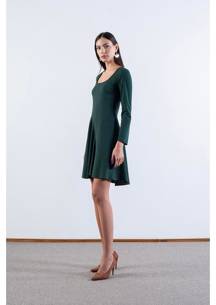 Eckert U Yaka Yanı Volanlı Elbise Zümrüt fiyatları