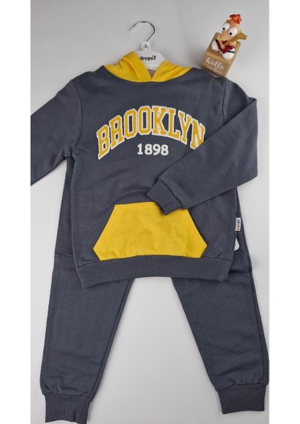 Erkek Çocuk Brooklyn Baskılı Pamuklu Kapüşonlu Eşofman Takımı 3-6 Yaş Gri Sarı fiyatları